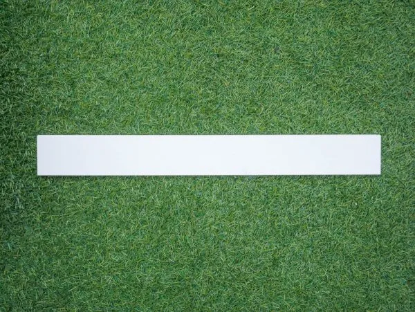 Battiscopa gres porcellanato bianco 60cm becco di civetta per finiture eleganti