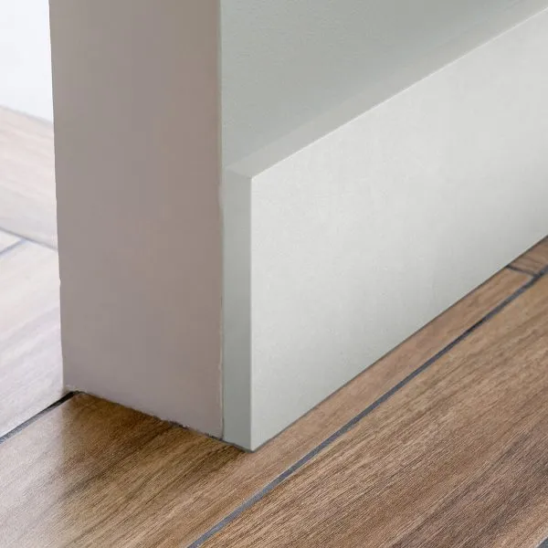 Battiscopa gres porcellanato bianco 60cm becco di civetta per rivestimenti interni