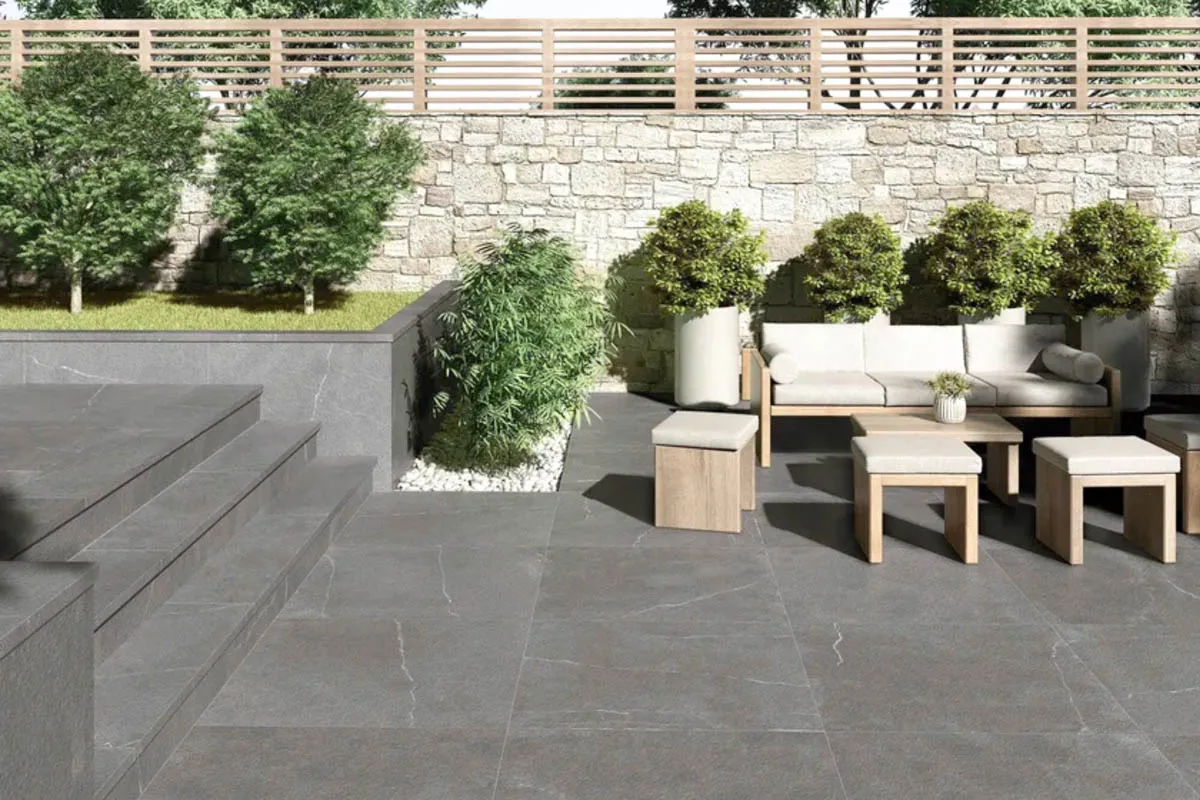 Gres porcellanato effetto pietra Realstone Cardoso Antracite 50x100 cm, spessore 2 cm, antiscivolo R11 per esterni
